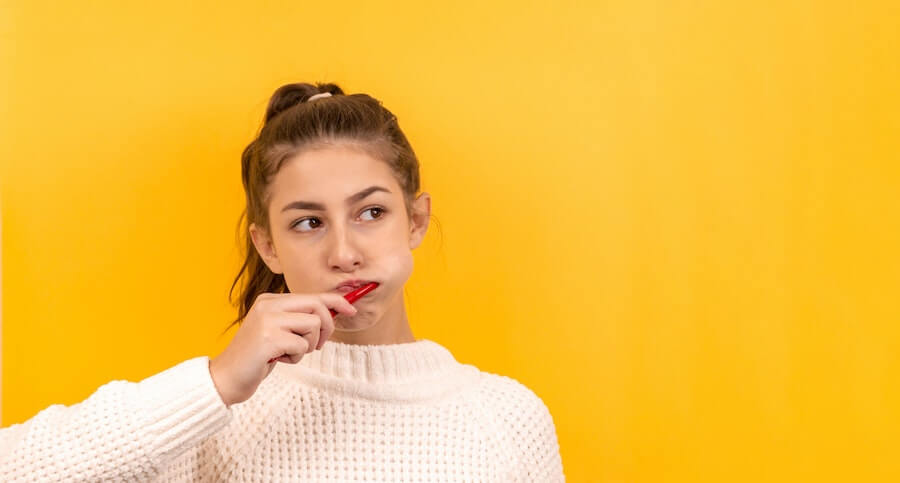 lady brushing teeth